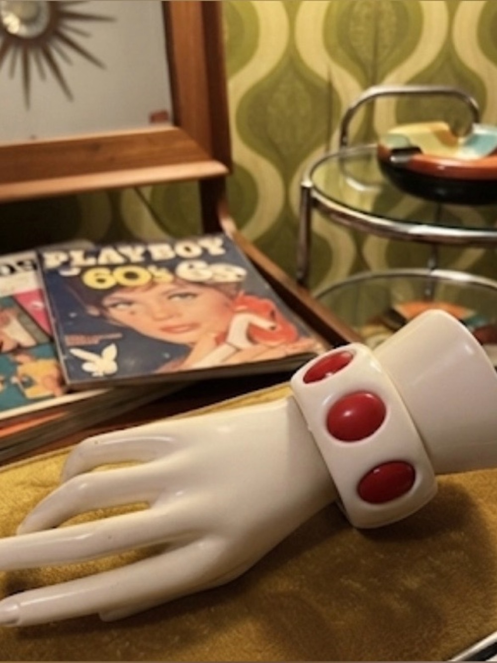 Retro Chic White Resin Bangle with Red Oval Insets